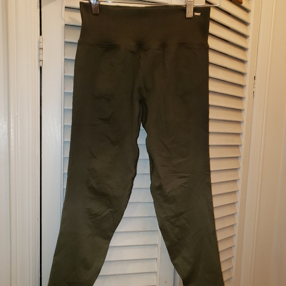New Victoria's secret Pink "army green" leggings..size small - Picture 5 of 7